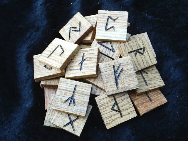 Oak Tile Elder Futhark 25 Rune Set Viking Tradition Magical Divination Tool